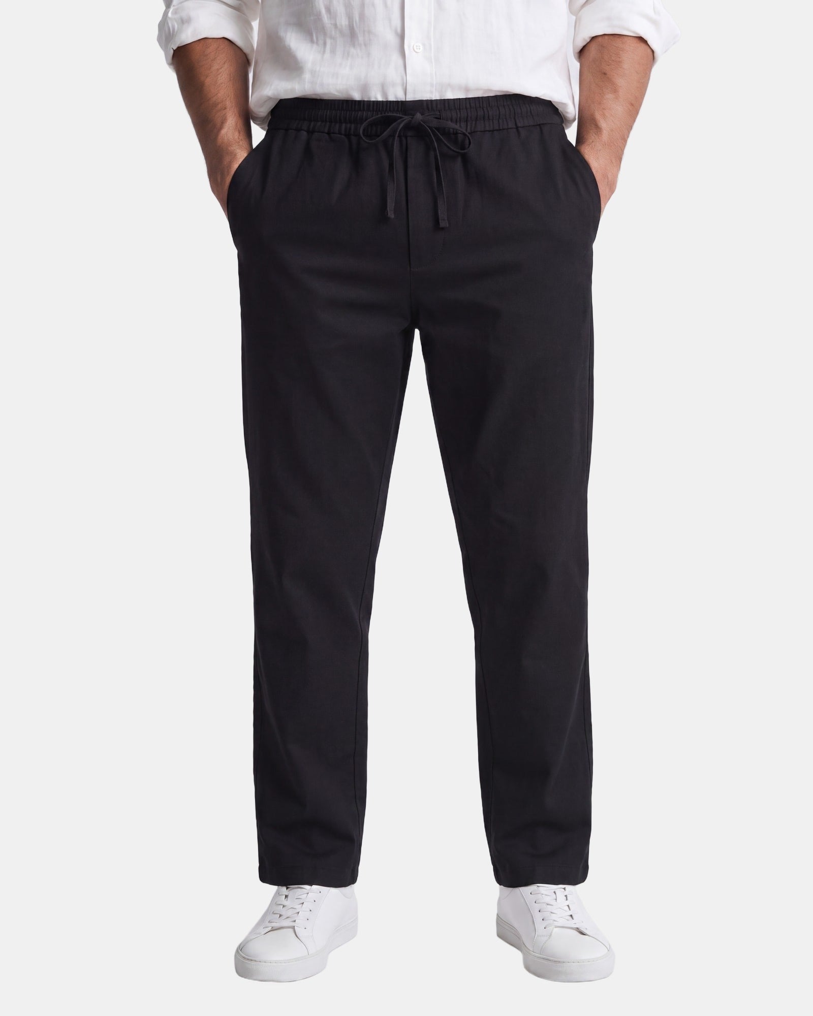 Sebastian - Fluid Linen Pants Black, photo studio