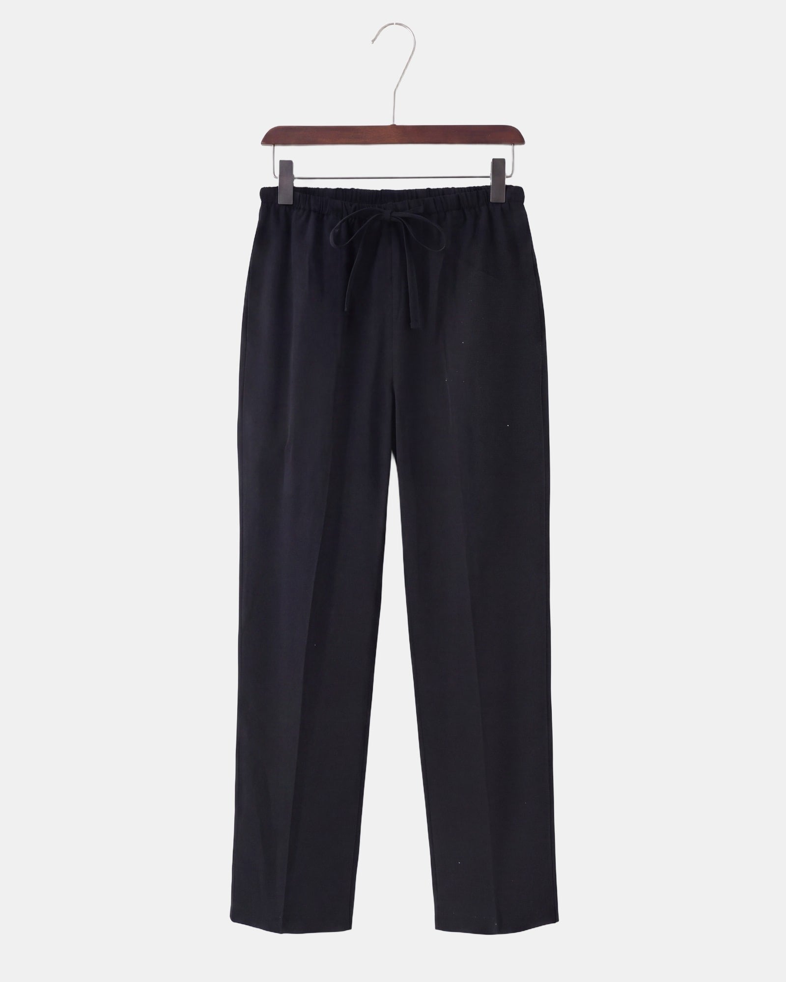 Sebastian - Fluid Linen Pants Black, photo studio